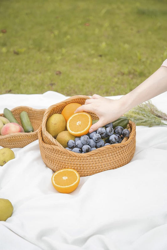HITOMEN Handmade Rattan Bread Baskets Round Wicker Fruit Serving Storage Bowls, Natural Woven Decorative Kitchen Counter Organizing (Honey Brown) Set of 3