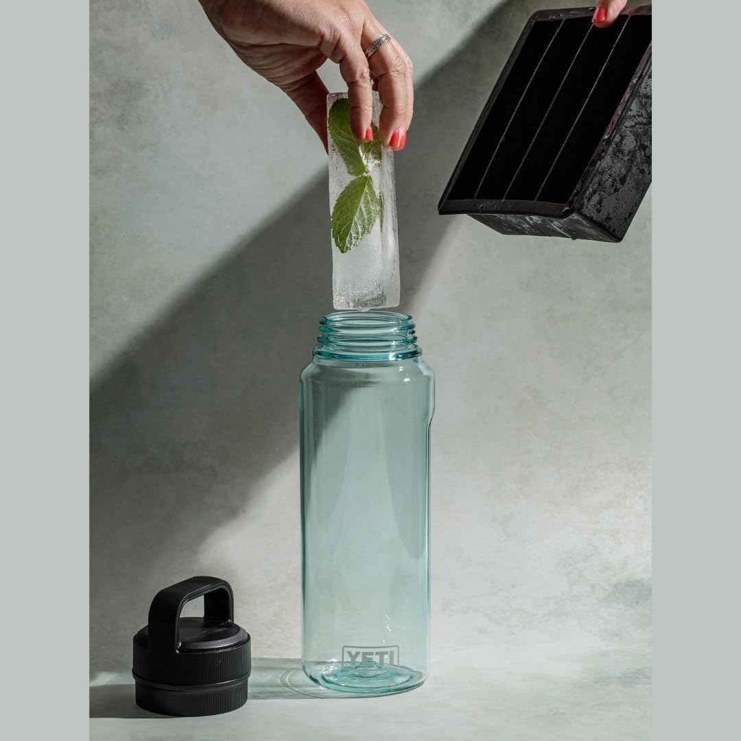 2-Piece Silicone Ice Tray Set, suitable for whiskey, cocktails, or butter molds. Freezer molds with dust covers, easy to unmold and clean, reusable.