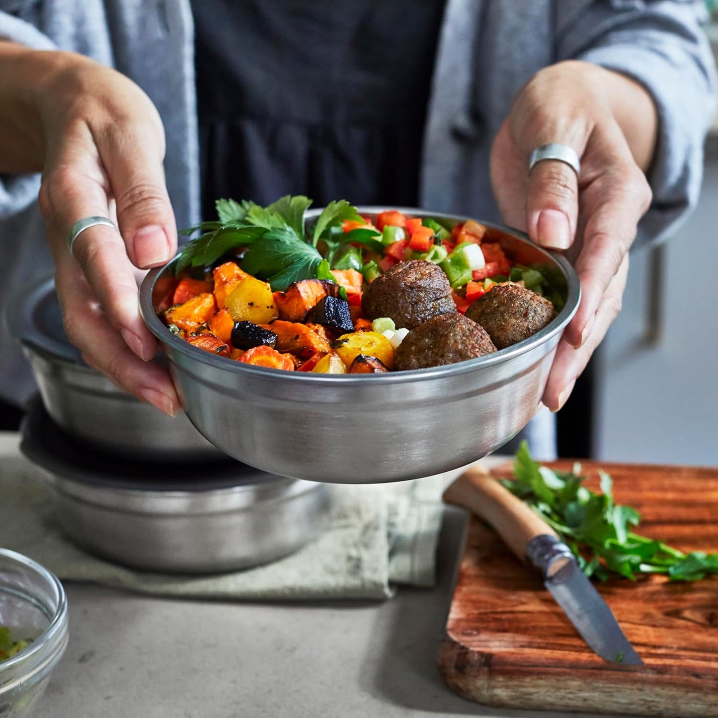 BLACK + BLUM Lunch Bowl - Reusable Meal Prep Containers for Picnic & Camping - Microwavable Stainless Steel Lunch & Dinner Food Storage Box with Leak Proof Lid - Dishwasher & Oven Safe - 650ml