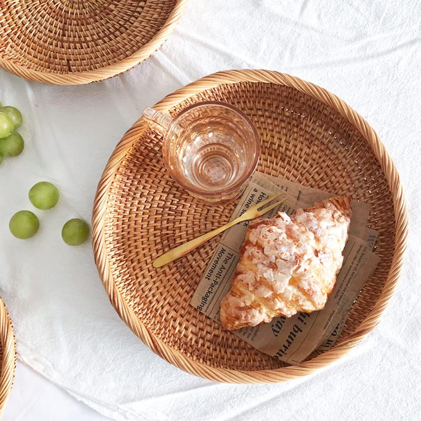 I-lan 10 Inch Round Bread baskets with 2" Wall, Rattan Fruit Basket with Rolled Edge, Decorative Natural Basket Wicker Bowl for Nuts, Candy Catch All Dish, Storage, Coffee Table, Brown, L