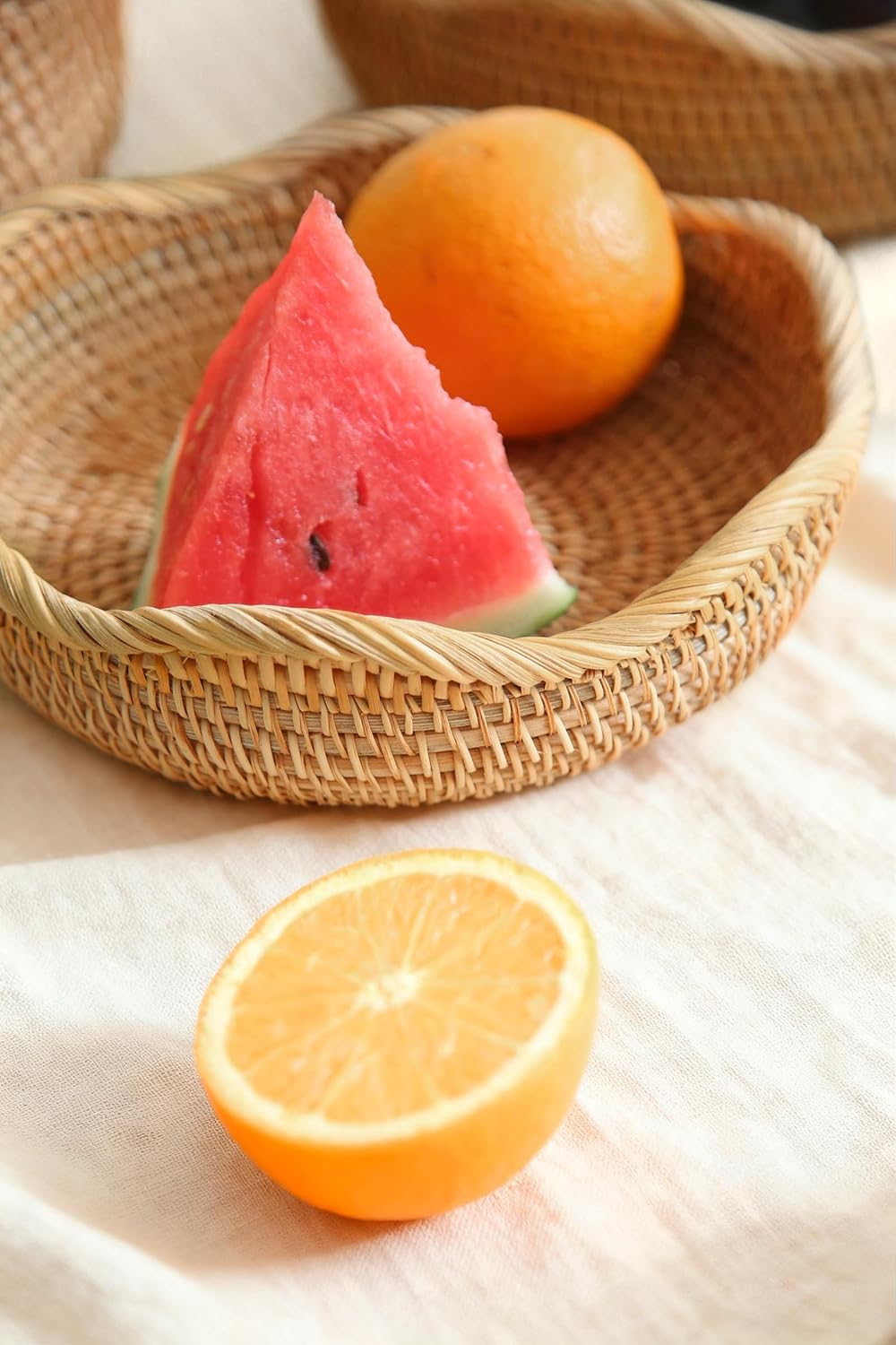 HITOMEN Handmade Rattan Bread Baskets Round Wicker Fruit Serving Storage Bowls, Natural Woven Decorative Kitchen Counter Organizing (Honey Brown) S-8.7"