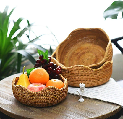 Handmade Rattan Round Fruit Basket Food Storage Bowls Kitchen Organizer Snack Serving Bowl Wavy Edge Circle Tray Basket, Boho Home Décor Display Tray for Coffee Table, Dining Room (Small 8.7")