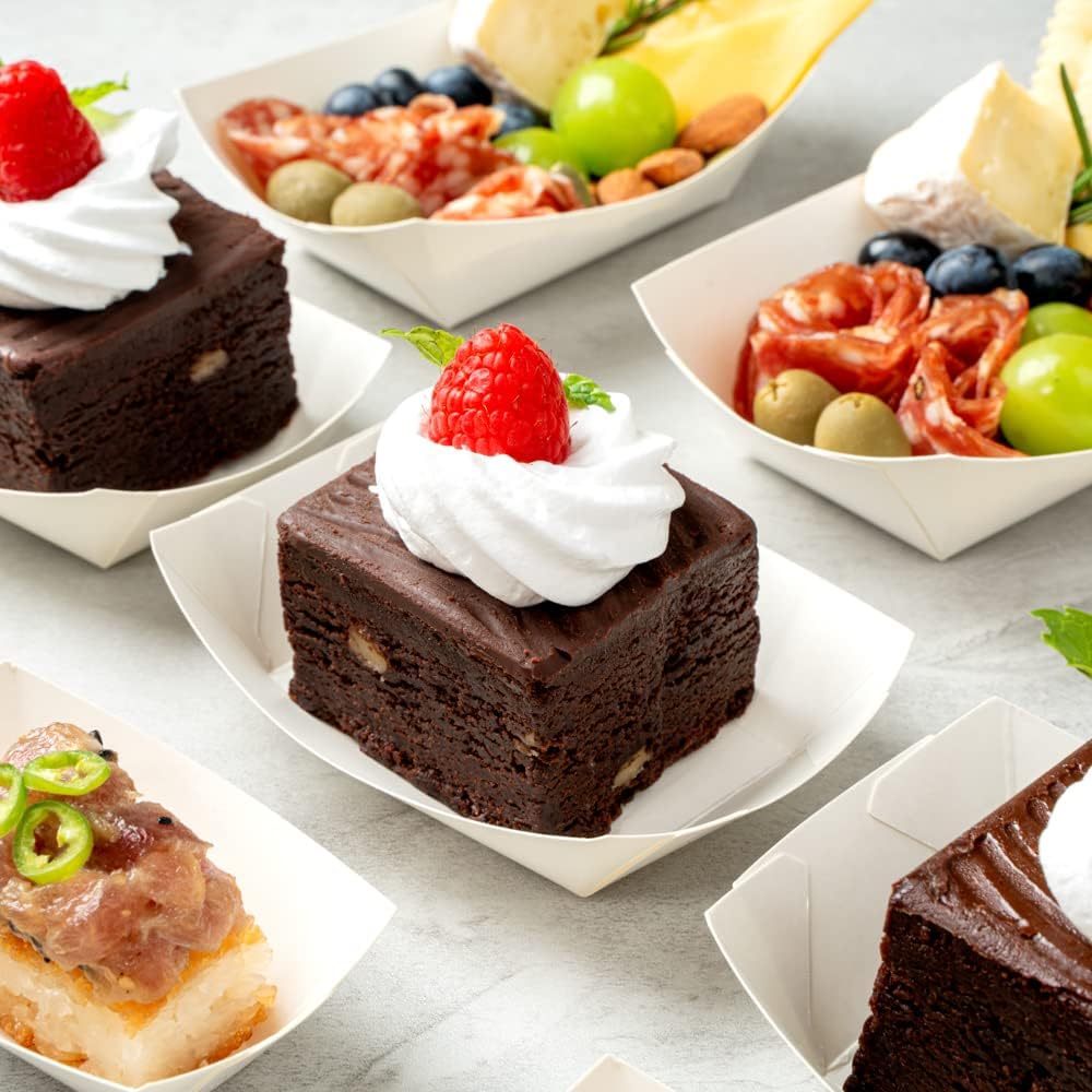 Restaurantware Bio Tek 4 Ounce Paper Boats 50 Disposable #25 Food Trays - PE Lining Durable White Paper Food Baskets For Concession Stands Picnics or Fairs Stackable