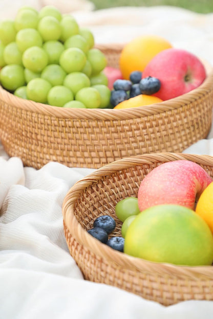 HITOMEN Handmade Rattan Bread Baskets Round Wicker Fruit Serving Storage Bowls, Natural Woven Decorative Kitchen Counter Organizing (Honey Brown) M-9.1"