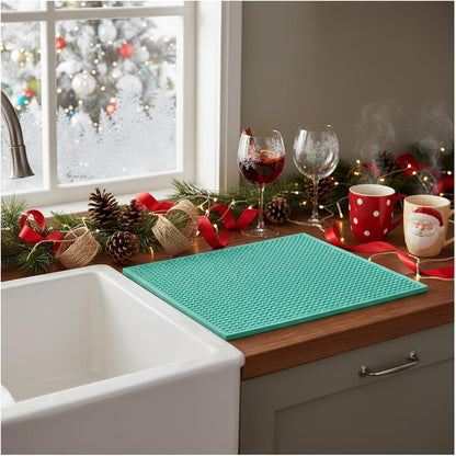 Tioncy 4 Pcs Bar Mat for Countertop 18x12 Inch Christmas Green Non Slip Rubber Mat for Sink, Essential Supplies Bartending Accessories for Christmas Home Kitchen, Restaurants, Coffee Bar Decoration