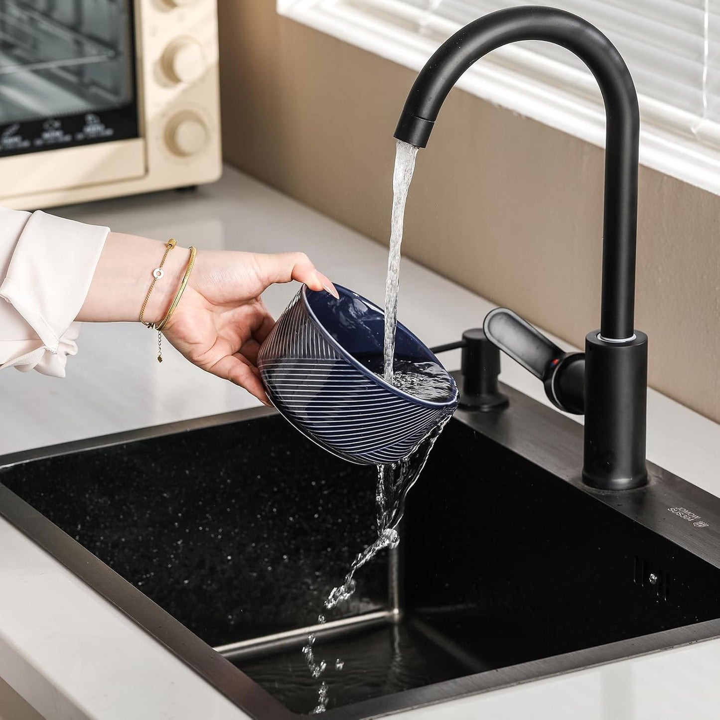 Ceramic Bowls with Lids: 20 oz Microwave Safe Food Storage Containers for Soup, Salad, Cereal, Leftovers, Meal Prep, Lunch, Picnic, Camping, Serving - Airtight, Navy, Set of 4