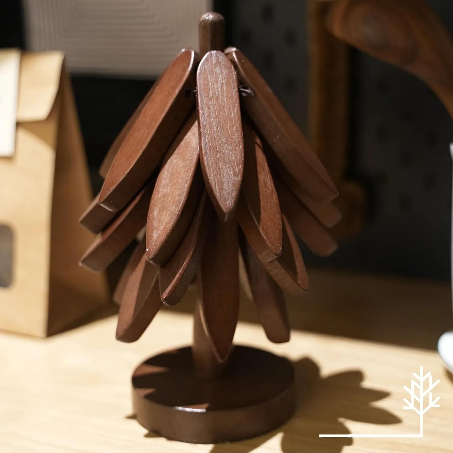 Wooden Trivets for Hot Dishes - Trivet Tree, Tree Coasters, Decorative Shape Set, 4 Coasters + 1 Stand, Walnut Foldable Hot Plate Holder for Pots, Pans, Bowls, Teapots