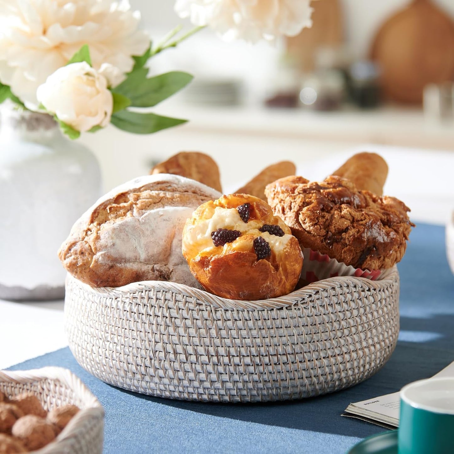 YANGQIHOME Rattan Round Fruit Baskets, Wicker Storage Bowls, Natural Woven Serving Basket Bowls, Decorative Baskets for Kitchen Counter Organizing, Whitewash, Set of 3