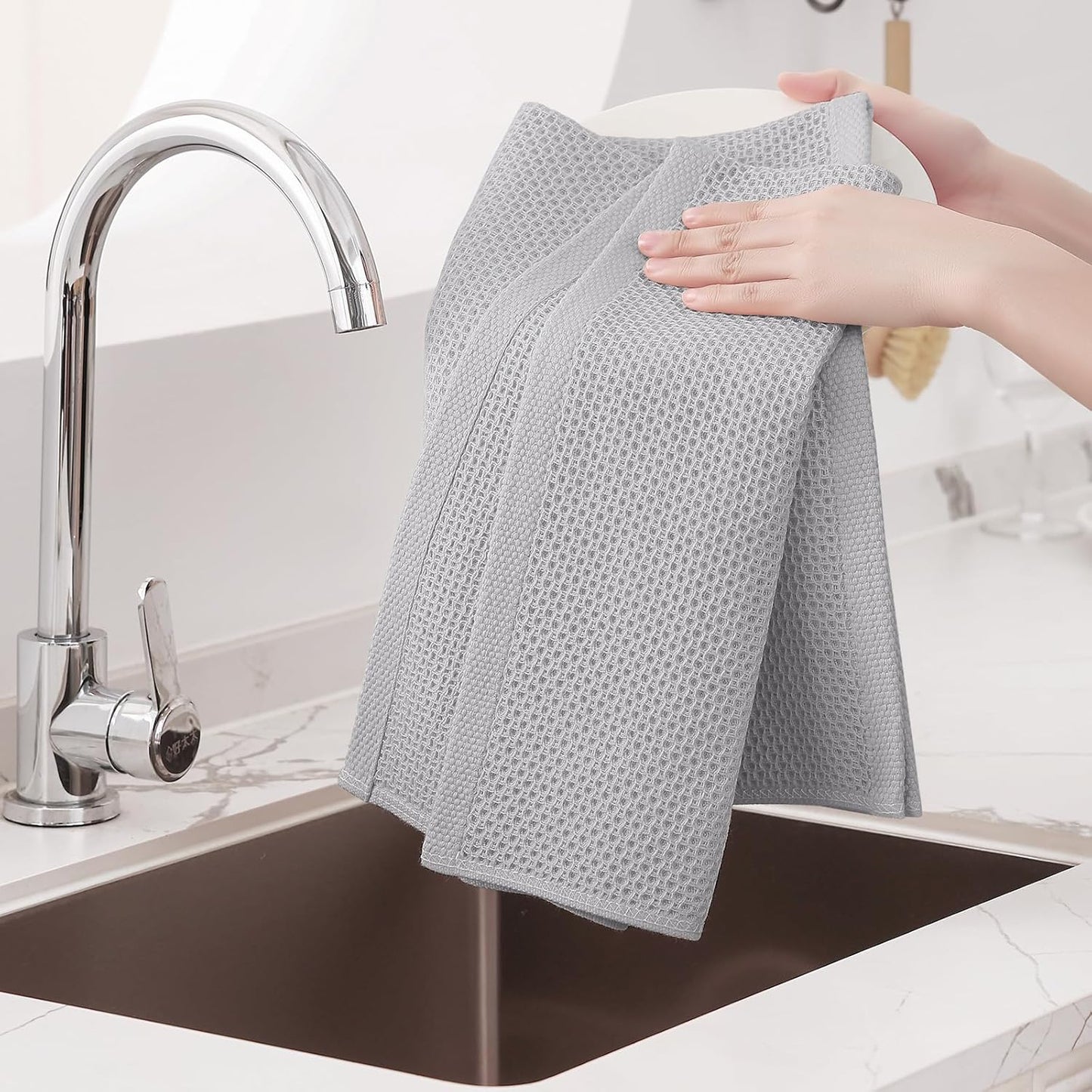 Homaxy 100% Cotton Waffle Weave Kitchen Dish Towels, Ultra Soft Absorbent Quick Drying Cleaning Towel, 20x28 Inches, 4-Pack, Light Gray