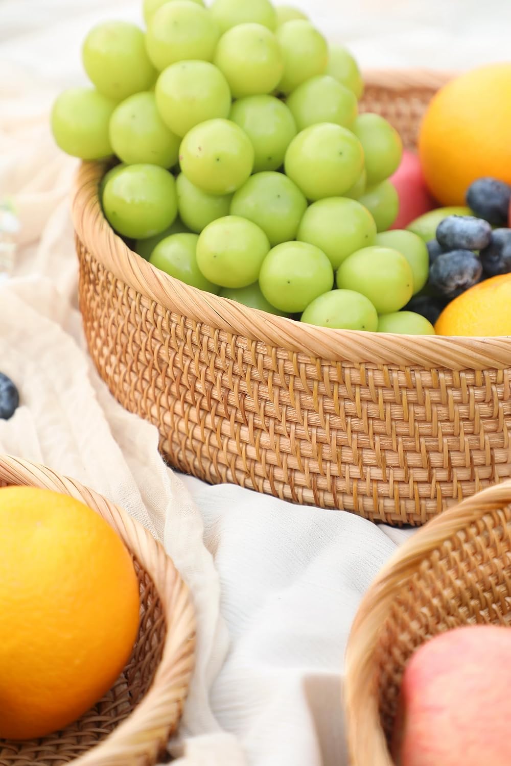 HITOMEN Handmade Rattan Bread Baskets Round Wicker Fruit Serving Storage Bowls, Natural Woven Decorative Kitchen Counter Organizing (Honey Brown) L-10.3"