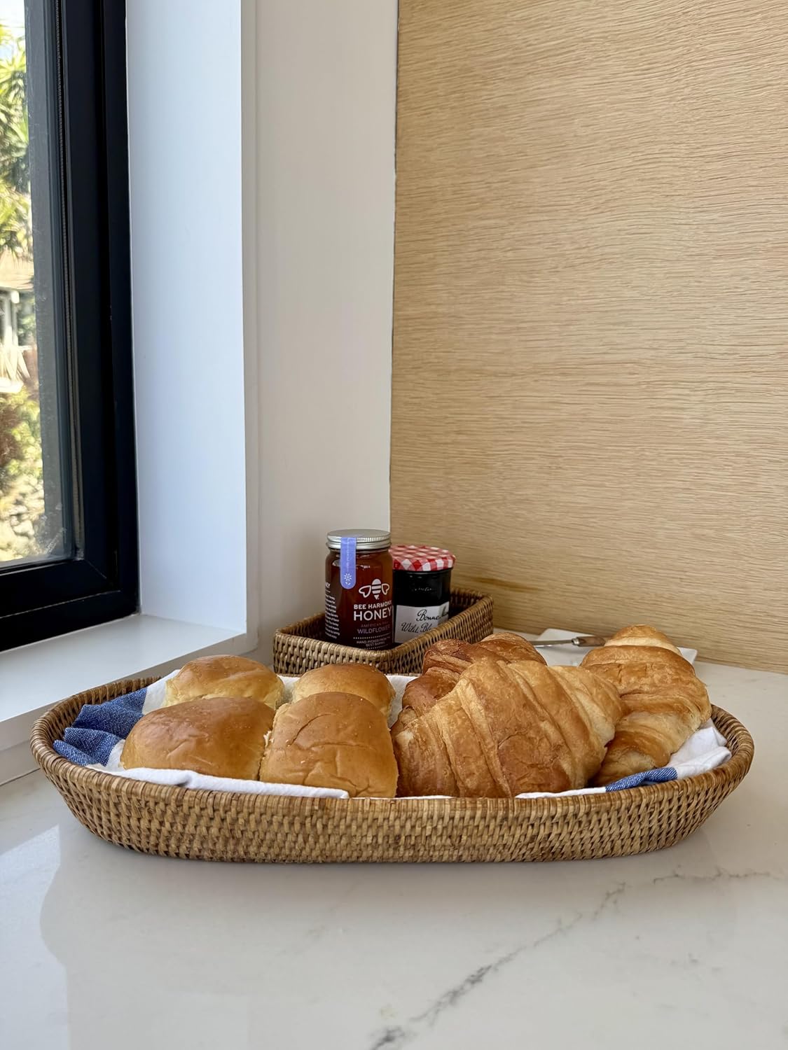 KOUBOO La Jolla Bread Basket | Woven Rattan Basket for Bread, Fruit, & Kitchen Storage | Boho Decor, Food Baskets, Snack Tray, Home Organizer, Honey Brown, Large