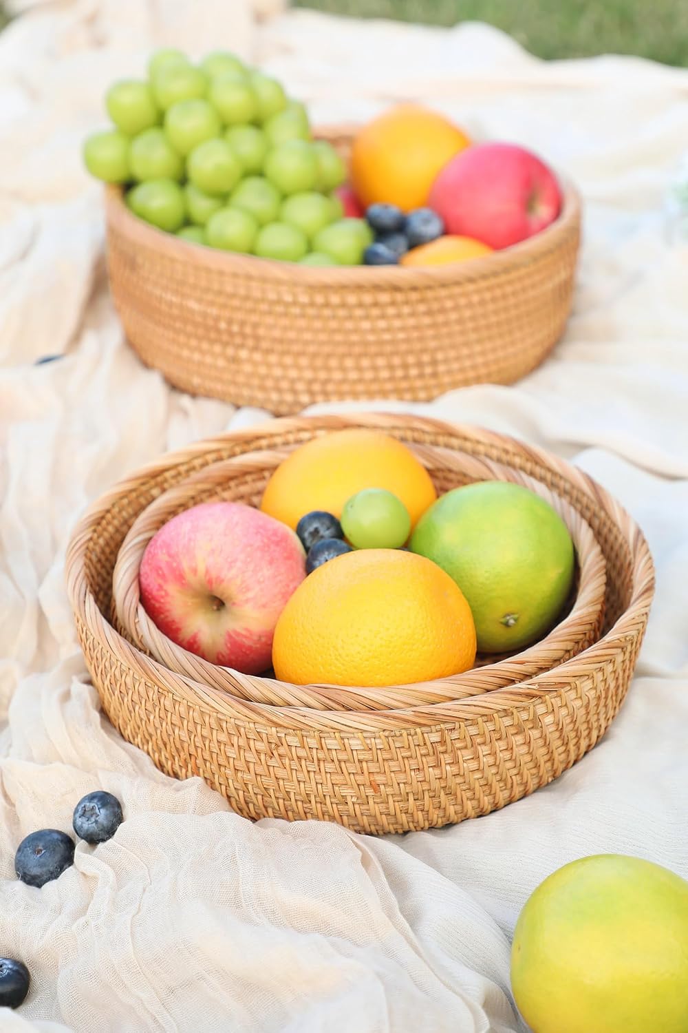HITOMEN Handmade Rattan Bread Baskets Round Wicker Fruit Serving Storage Bowls, Natural Woven Decorative Kitchen Counter Organizing (Honey Brown) Set of 3