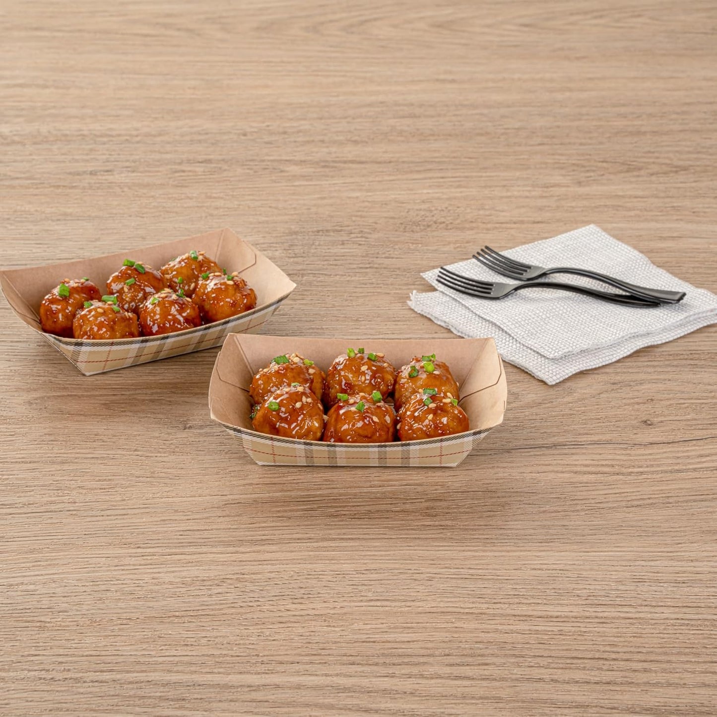 Restaurantware-Bio Tek 4 Ounce Paper Boats, 50 Disposable #25 Food Trays - PE Lining, Durable, Plaid Print Paper Food Baskets, For Concession Stands, Picnics, or Fairs