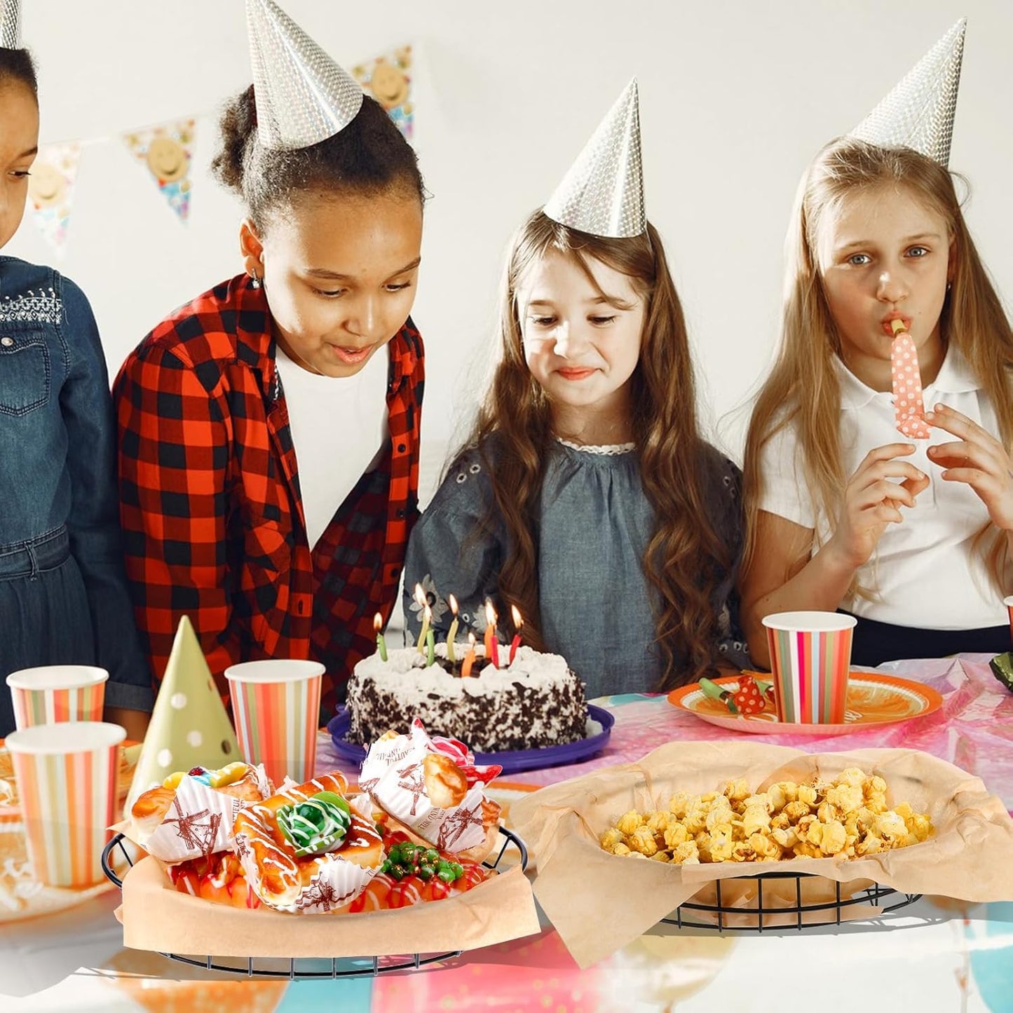 5 Pcs Wire Bread Basket 9.6 x 6.1 x 2 Inch Oval Metal Dinner Roll Baskets for Serving Fruit Bowl Storage with 500 Sheets Deli Wrappers Paper for Kitchen Table Fast Food