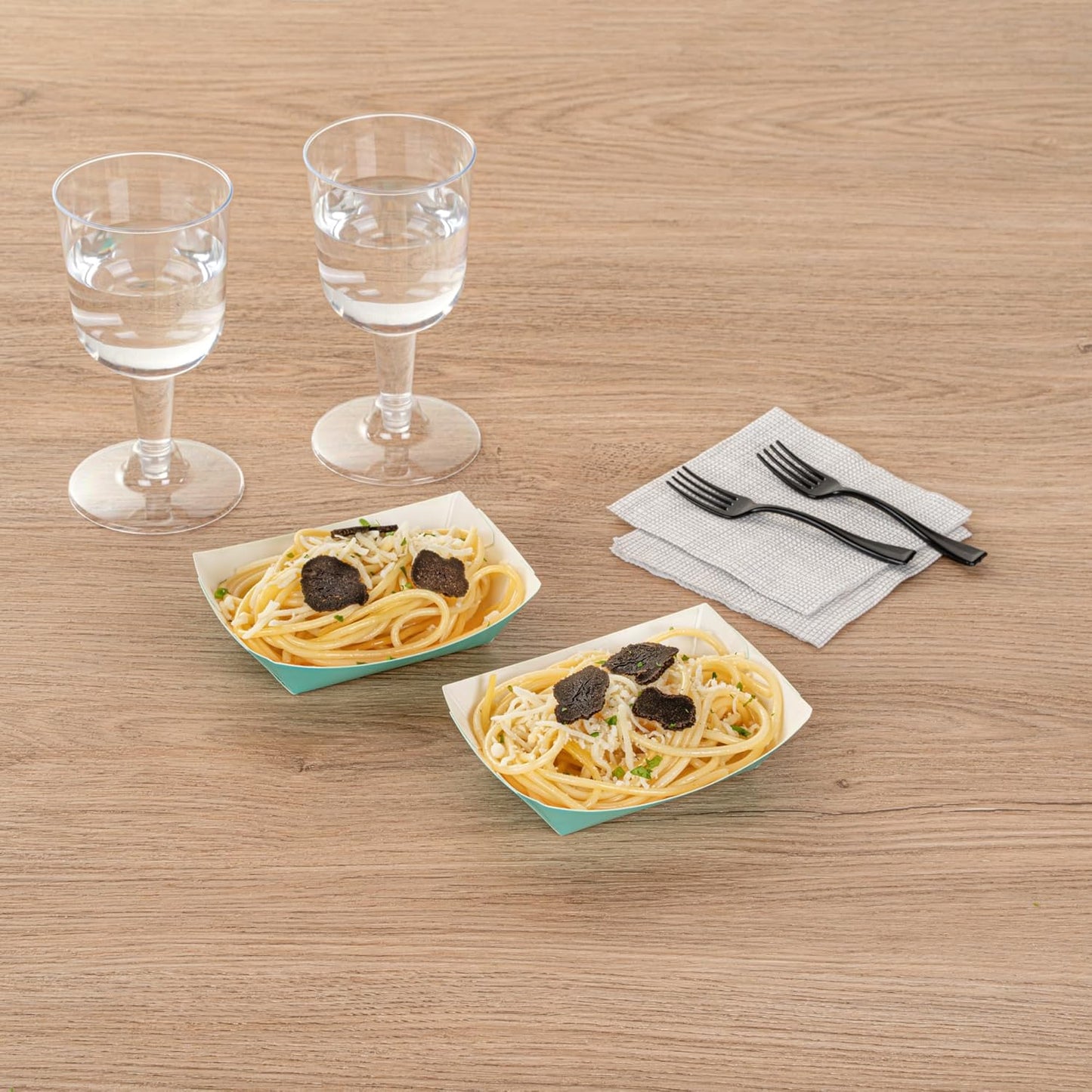 Restaurantware-Bio Tek 4 Ounce Paper Boats, 50 Disposable #25 Food Trays - PE Lining, Durable, Turquoise Paper Food Baskets, For Concession Stands, Picnics, or Fairs, Stackable