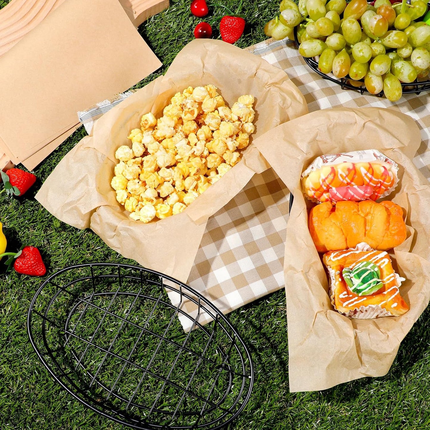 5 Pcs Wire Bread Basket 9.6 x 6.1 x 2 Inch Oval Metal Dinner Roll Baskets for Serving Fruit Bowl Storage with 500 Sheets Deli Wrappers Paper for Kitchen Table Fast Food